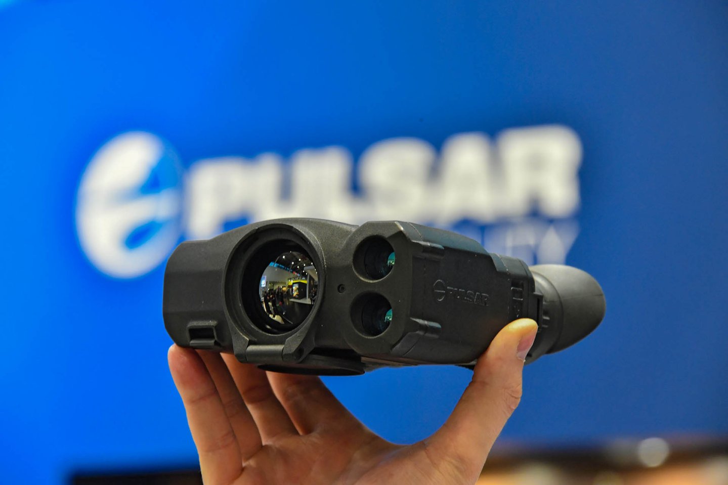 Pulsar Accolade LRF Wärmebild-Fernglas mit integriertem Laser-Entfernungsmesser