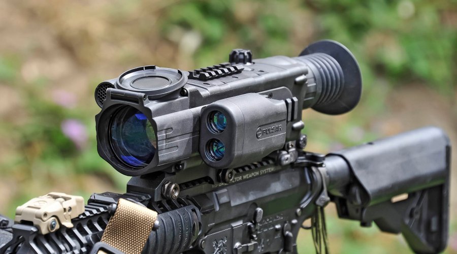 Nachtsichtzielfernrohr auf Jagdkarabiner Benelli Argo E-Pro