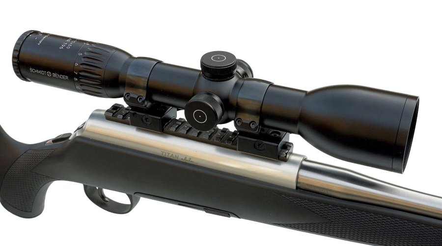 Zielfernrohr auf Gewehr