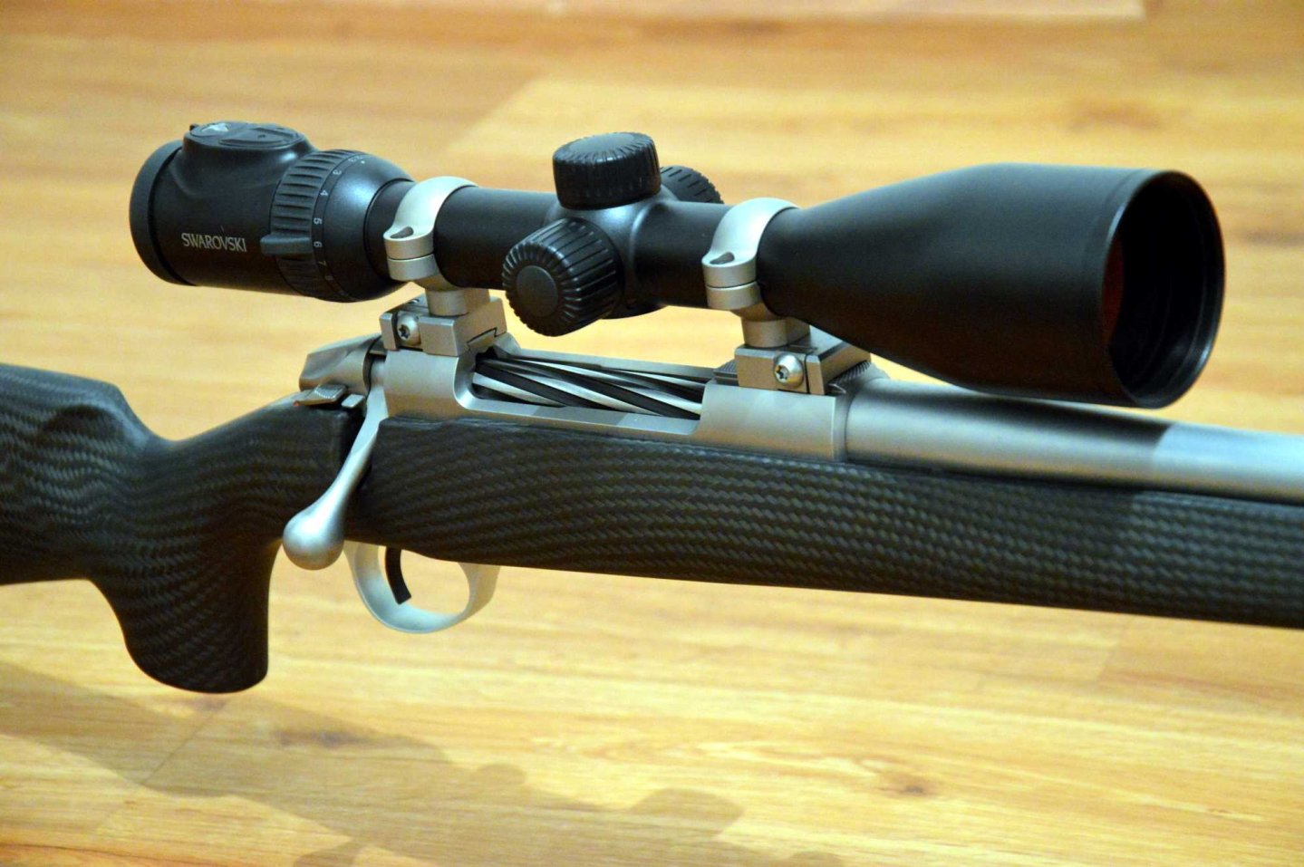 Swarovski Z8i: Was zeichnet das Jagdzielfernrohr aus? Lichtstarkes Zielfernrohr Swarovski Z8i 2,3-18x56, linke Seite
