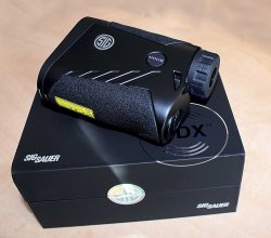 SIG Sauer BDX Electro-Optics-Modellreihe – jetzt auch im Optikpaket erhältlich! SIG Sauer KILO 1800 BDX Laser-Entfernungsmesser mit Schachtel