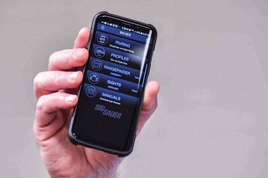 Brandneue Jagdoptiken: SIG Sauer BDX Electro-Optics-Modellreihe SIG Sauer BDX (Ballistic Data Exchange) App auf dem Smartphone