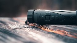 Neu: Thermal-Handhelds Burris BTH v2 – Vorstellung der Wärmebild-Beobachtungsgeräte Bedienfeld der Burris BTH v2-Serie.