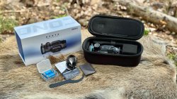 Conotech Avata 335 – günstiges Wärmebildvorsatzgerät zur Nachtjagd: Der ausführliche Praxistest Das CONOTECH Avata 335 mit Box und Lieferumfang.