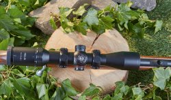 Breites Spektrum - das Kompakte Helia 1,6-8x42i von Kahles für Pirsch und Bewegungsjagd Kahles Helia 1,6-8x42i haben gut sichtbare Nullmarken