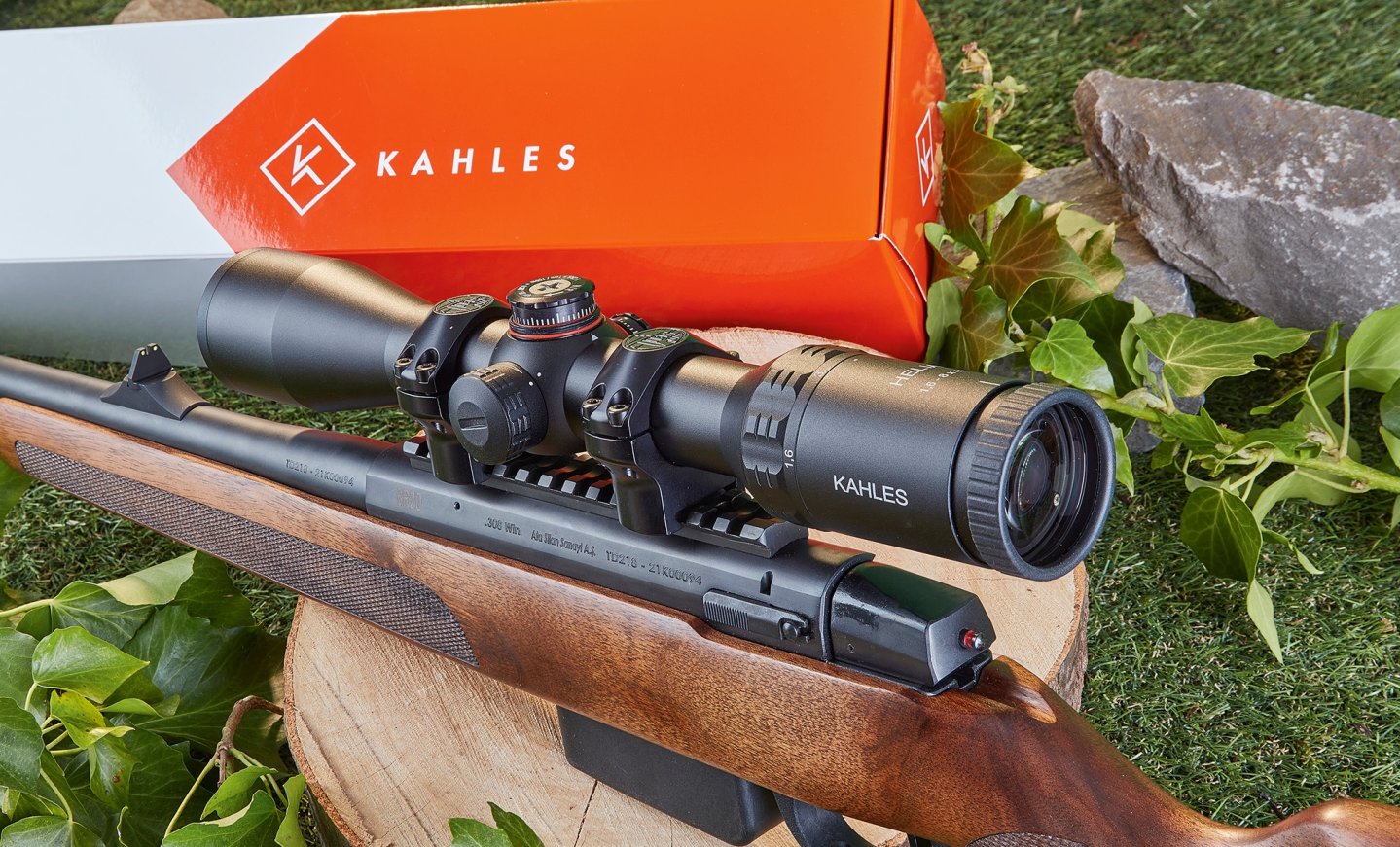 Breites Spektrum - das Kompakte Helia 1,6-8x42i von Kahles für Pirsch und Bewegungsjagd Das Helia 1,6-8x42i von Kahles auf einer Repetierbüchse von Brenner