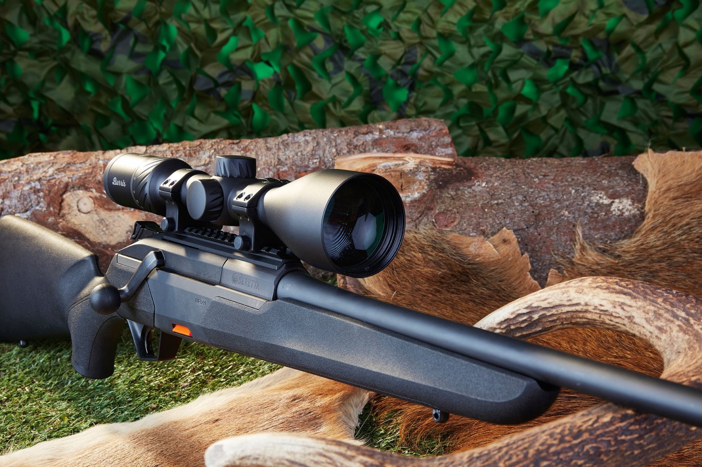 Das Zielfernrohr Burris Six Xe 3 - 18 x 56 für Jagd und Sport mit Sechsfach-Zoom Burris Six Xe 3-18x56 auf einer Beretta BRX-1.
