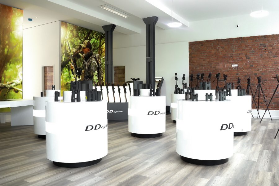 15 Jahre DDoptics: große Party mit satten Rabatten beim Werksverkauf in Chemnitz am 1. Juli 2023 in der Schönherr Fabrik. Alle Fans sind herzlich eingeladen. Blick in den Showroom von DDoptics in der Schönherr Fabrik in Chemnitz.