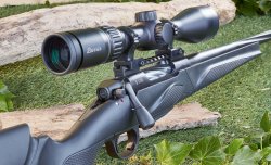 Im Test: Die Repetierbüchse Franchi Horizon Varmint Black Synthetic mit Zielfernrohr Burris Four Xe 2,5-10x50 Burris Four Xe 2,5-10x50 auf der Franchi Horizon Varmint.