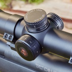Universal-Zielfernrohr im Praxistest: Was kann das jagdliche GECO 1,7-9x44i? Bedienelemente des GECO-ZFs von links.