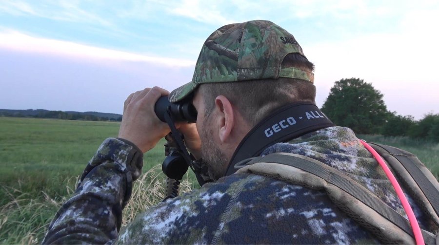 GECO Gold 10x50 Fernglas: Praxistest eines Berufsjägers GECO Gold 10x50 Fernglas im Revier auf weite Entfernung