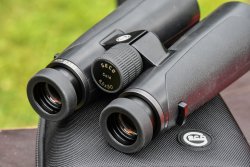 Blick auf das Fernglas GECO Gold 8,5x50 für den jagdlichen Einsatz