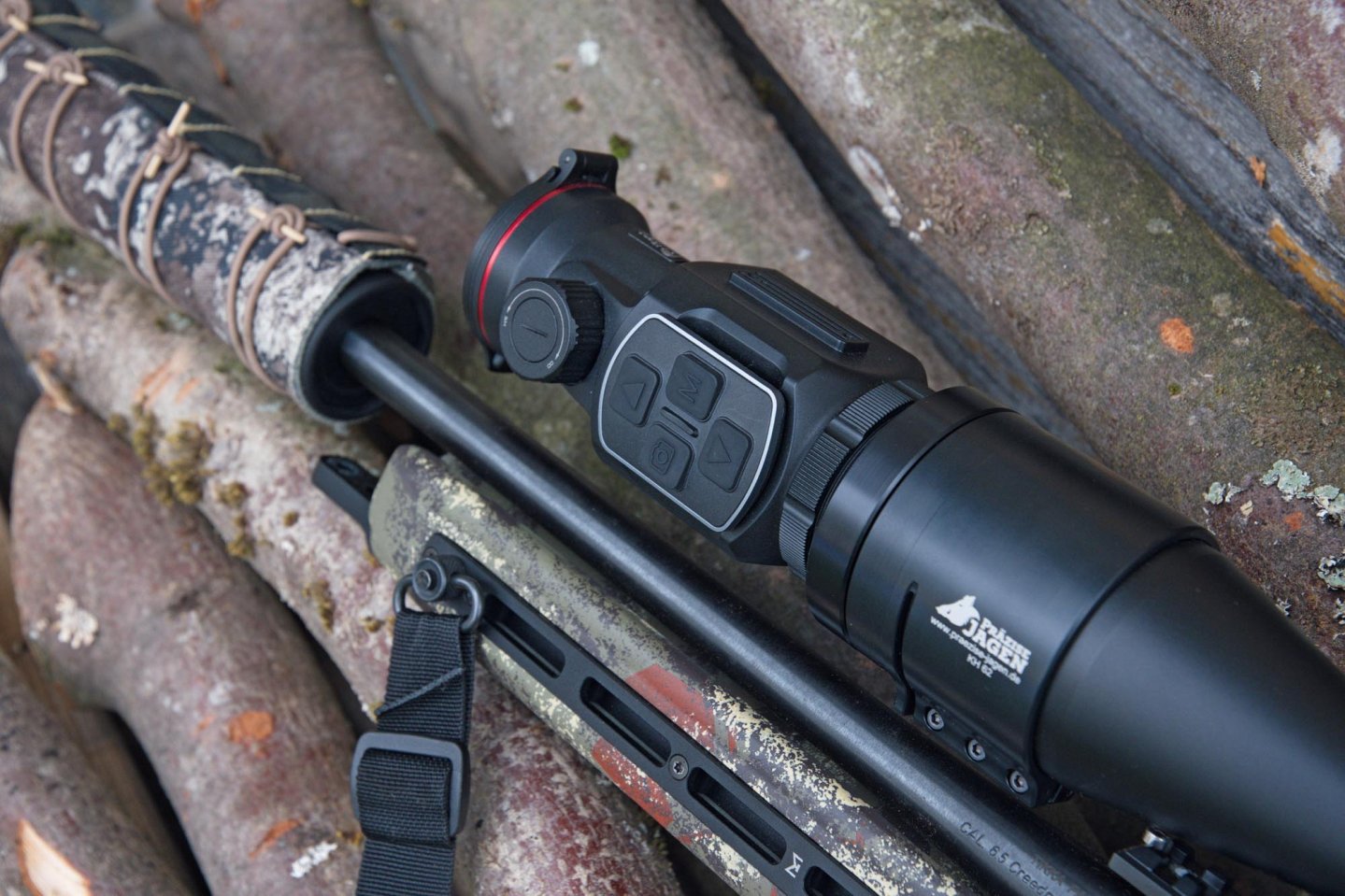 InfiRay MATE MAH50 auf einem Tikka-Repetierer mit Präzise Jagen-Adapter.