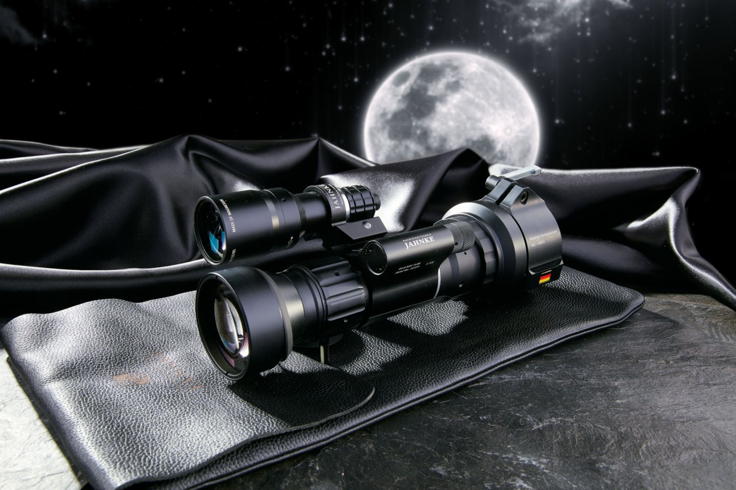 Nachtsichtgerät im Test: Das Jahnke DJ-8 NSV im Praxisbericht Das Jahnke DJ-8 NSV in der Komplettansicht.