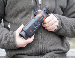 Praxistest Kahles TI 35 Wärmebildhandgerät: Erste Wahl beim Einsatz im Revier, wenn es um einfache Bedienung und die clevere Automaticlight Funktion geht In Händen das KAHLES TI 35