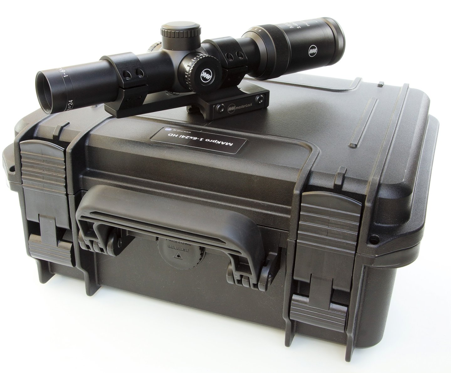 Praxistest: Das hochwertige Drückjagd-Zielfernrohr MAKpro 1-6x24i HD in Kombination mit der extrem schnellen MAKmasterLock-Spannmontage von MAK MAK liefert das MAKpro 1-6x24i HD in einem robusten Kunststoffkoffer.
