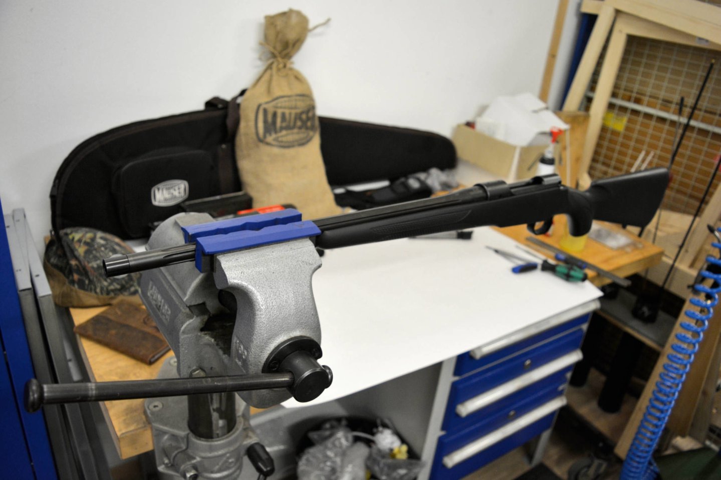 Gewusst wie: So montiere ich eine HexaLock-Montage von Mauser auf meiner Büchse Büchse von Mauser ohne Optik.