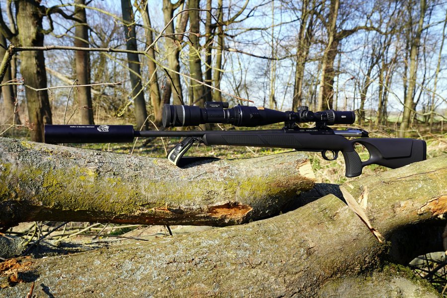 Nachtjagd Teil 1: Jagen mit der Restlichtröhre – Die DJ-8 NSV Monochrom® 1×58 von
Jahnke im Einsatz bei der Waldjagd Die DJ-8 NSV Monochrom® 1×58 von Jahnke im auf der Repetierbüchse NXT von Haenel