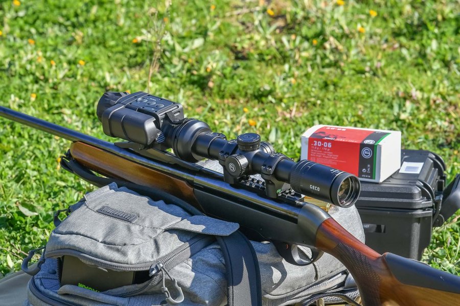 Test mit Video: Nitehog TIR-M35 Chameleon X-Core – die zweite Generation des Wärmebild-Vorsatzgeräts für 2021 Das montierte Chameleon X-Core System.
