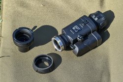 Test mit Video: Nitehog TIR-M35 Chameleon X-Core – die zweite Generation des Wärmebild-Vorsatzgeräts für 2021 Das Nitehog Chameleon X-Core mit dem Clip-On-Adapter.