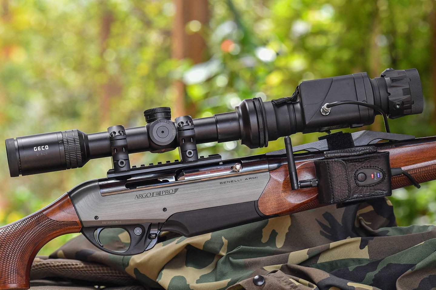 Vorstellung: Nitehog TIR-M50XC Caiman X-Core Clip-On-Wärmebildgerät für die Jagd Das Caiman X-Core TIR-M50XC mit GECO-ZF auf der Benelli-Testbüchse.