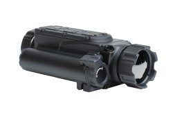 Nitehog Viper: Kompaktes und multifunktionales Clip-On-Thermalsichtgerät für die Jagd in der Vorstellung Nitehog Viper von vorne links.