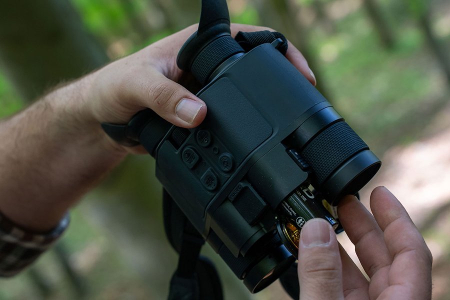 Wie lange reicht der Akku beim Pard Osprey?