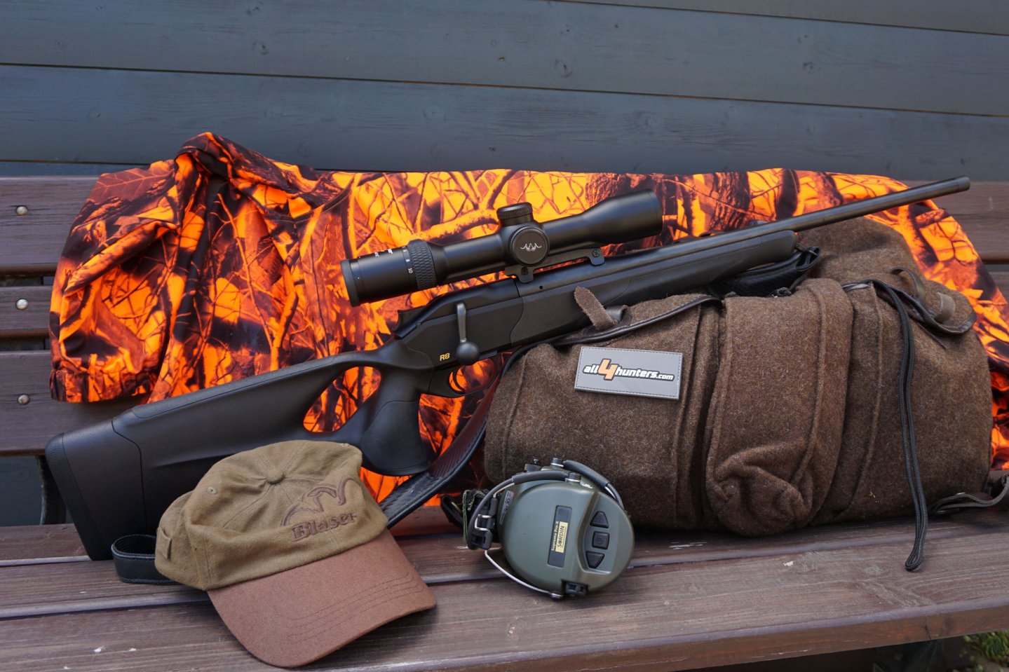 Das Testzielfernrohr Blaser B2 1,7-10x42 iC S auf einer R8 Professional Success montiert.