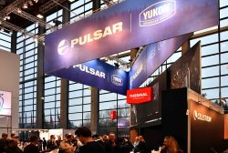 Pulsar Accolade LRF: Wärmebildfernglas mit Entfernungsmesser Pulsar Stand auf der IWA 2018