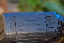 Wärmebildgerät Pulsar Accolade XQ38 microUSB-Anschluss des Pulsar Accolade XQ38