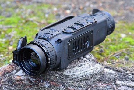 Testbericht: PULSAR Helion XP50 Wärmebildgerät Kühlgitter auf dem Pulsar-Wärmebildgerät