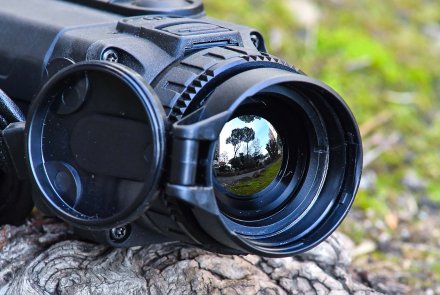 Testbericht: PULSAR Helion XP50 Wärmebildgerät Objektivlinse des Wärmebildgerätes Pulsar Helion XP50