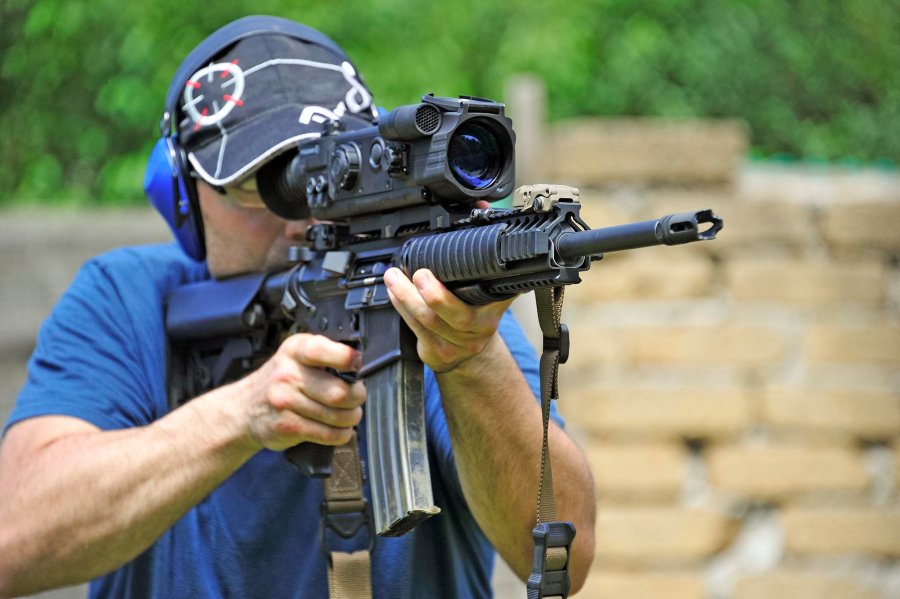 Pulsar Digisight N960 und N970 Pulsar Digisight N960 LRF auf halbautomatischen Karabiner im Schießtest
