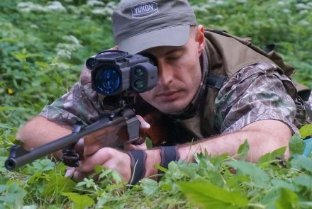 Pulsar Digisight N960 und N970 LRF-Modell mit Laser-Entfernungsmesser an der linken Seite