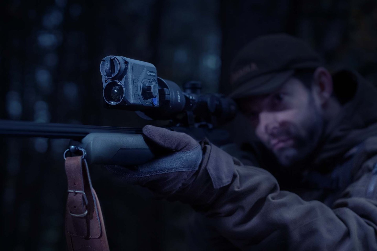 Pulsar PROTON FXQ30: Neues, jagdliches Wärmebildvorsatzgerät für 2021 Das brandneue Pulsar Proton FXQ30 an einem Gewehr montiert.