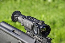 Pulsar Trail XP Wärmebild-Zielfernrohr Pulsar Trail XP Wärmebildkamera auf Steyr AUG