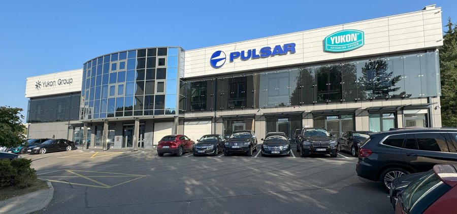 PULSAR-Werksbesichtigung: Exklusive Einblicke in den führenden, europäischen Wärmebildhersteller Der Hauptsitz von Pulsar in Vilnius, Litauen.