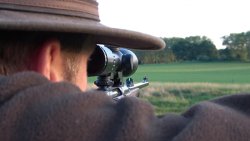 Schmidt & Bender 2,5-10x50 Polar T96 Zielfernrohr im Praxis-Test Jäger auf Ansitzjagd mit Zielfernrohr Schmidt & Bender Polar T96 in 2,5-10x50