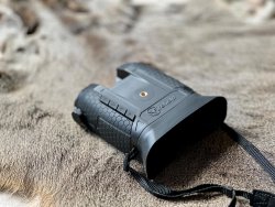 Firefield Hexcore HD 1-3x: Digitales Nachtsichtfernglas – der Preis-Leistung-Hammer? Knöpfe zur Bedienung des Firefield HEXCORE HD 1-3x.