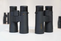 Wie findet man das richtige Fernglas? 7 Tipps vom Experten: Im Gespräch mit Axel Drescher, dem CEO von DDoptics Zwei Ferngläser der SHG-Reihe von DDoptics.