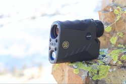 SIG Sauer KILO 2000 digitaler Laser-Entfernungsmesser für die Jagd digitaler Laser-Entfernungsmesser SIG Sauer KILO 2000 für die Jagd