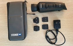 Im Test: Steiner Nighthunter H35 – das erste Thermalsichtgerät des Herstellers im Test Steiner Nighthunter H35 mit Zubehör.