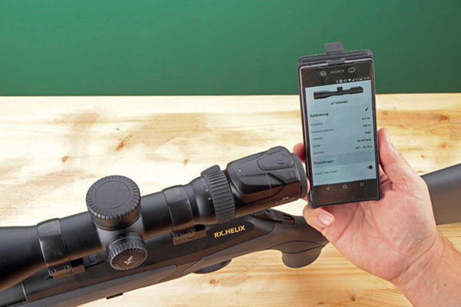 Test: smartes Zielfernrohr Swarovski dS 5-25x52 P für die Jagd Konfiguration des Swarovski dS 5-25x52 P mithilfe der Configurator-App auf dem Smartphone. wobei die ballistischen via Bluetooth auf das Zielfernrohr Swarovski übertragen werden