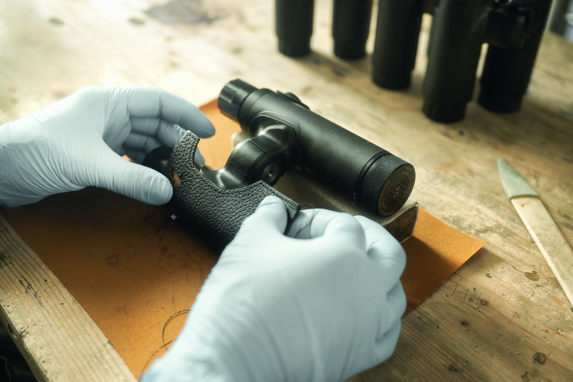 swarovski-optik: Limitierte Ferngläser zum 75-jährigen Bestehen: Neue SWAROVSKI OPTIK CL Companion Habicht 8x30 und 10x30 Modelle