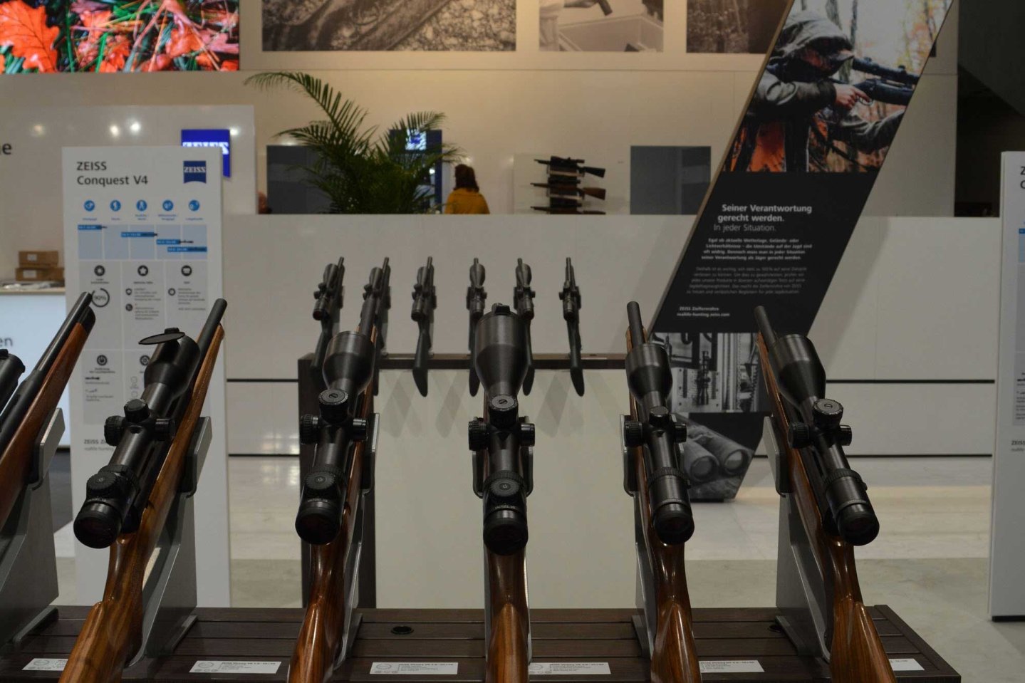 ZEISS auf der IWA 2019: Hunting App und neuer Marken-Auftritt ZEISS Victory V8-Familie am ZEISS Messestand auf der IWA 2019.