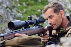 ZEISS Trade-In Aktion: Bei diesem Cashback-Angebot gibt es beim Kauf neuer ZEISS-Optiken bis zu 300 Euro zurück Auch der Kauf dieses Zielfernrohrs V8 4,8-35x60 berechtigt zur Teilnahme an der ZEISSTrade-In Aktion.