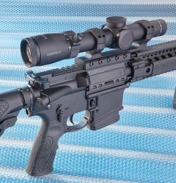 Leupold Patrol 6HD 1-6 x 24: Eine variable Optik mit geringer Vergrößerung und ein Leichtgewicht noch dazu Leupold Patrol 6HD 1-6 x 24 von der rechten Seite