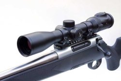 Das Z8i 1,7-13,3x42 P, hier auf der Waffe montiert, ist ein schlankes, elegantes Zielfernrohr für alle Aufgaben. Das Z8i 1,7-13,3x42 P, hier auf der Waffe montiert, ist ein schlankes, elegantes Zielfernrohr für alle Aufgaben.