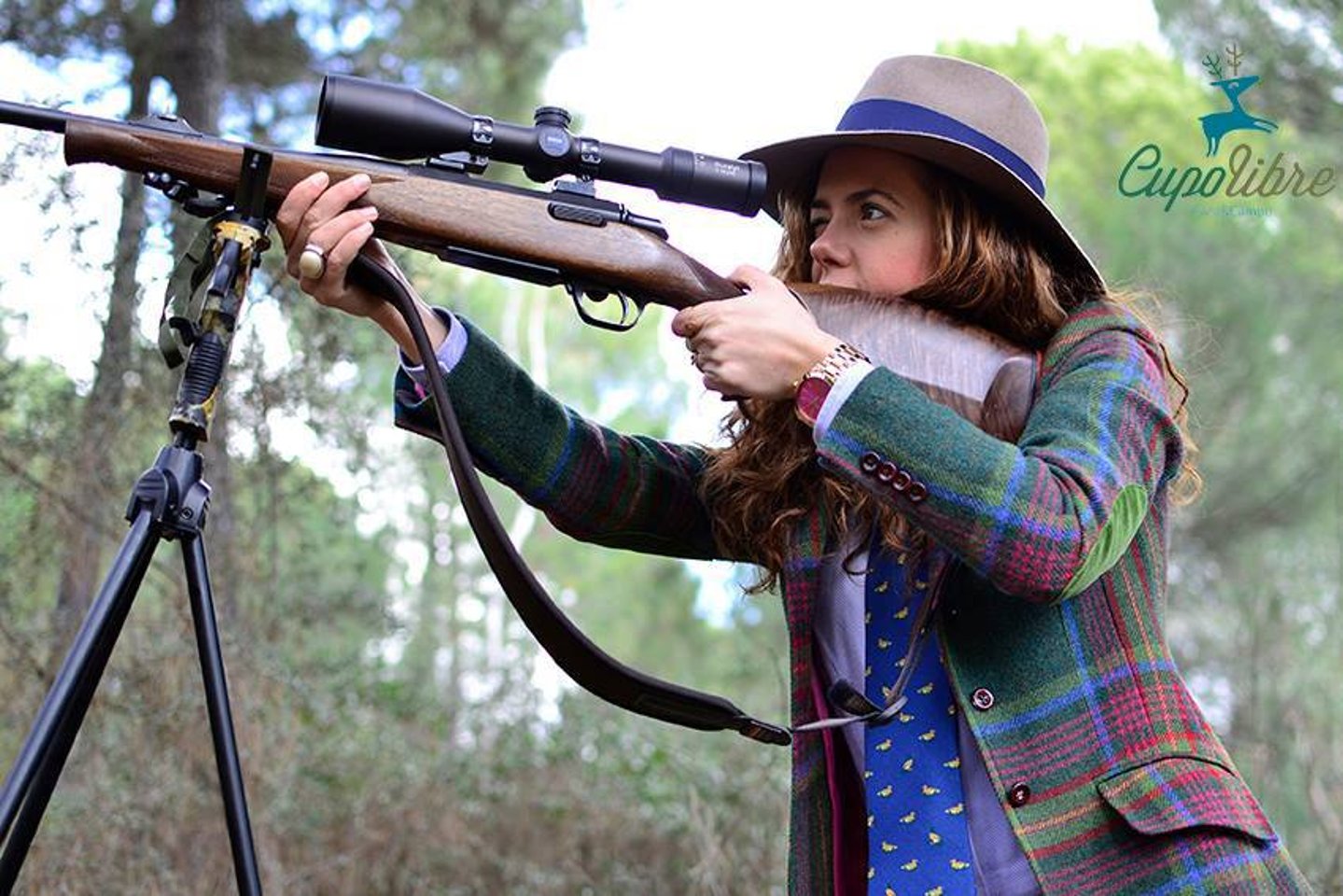 Cupo Libre: Jagd, Jagdschmuck und mehr Pilar Escribano bei der Jagd.