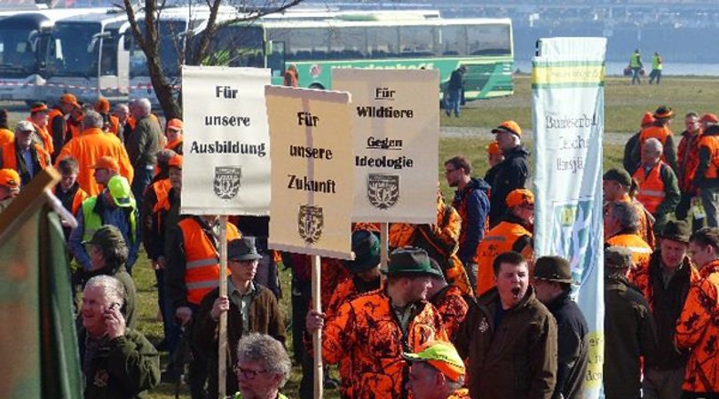 "Rhein in Flammen": Großdemo des Landesjagdverbandes NRW "Rhein in Flammen": Großdemo des Landesjagdverbandes NRW